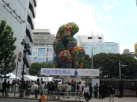 風船の力で渋谷の空を飛んでみた--Google新キャンペーンで