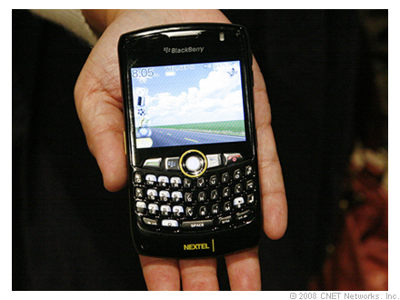 　SprintとRIMが発表した「BlackBerry Curve 8350i」。 BlackBerry OS 4.6、Wi-Fi、Bluetooth、GPS、push-to-talk機能を備える。。