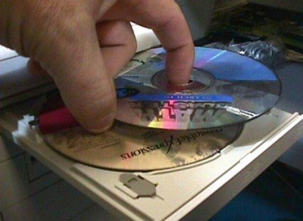　時間節約術：2枚のCDを同時に入れる。