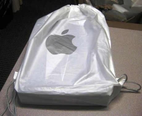 　Apple Storeから持ち帰ったMacBook Air。