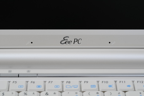EeePCロゴの左右にマイクを搭載している。