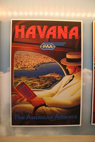 　アーティストのKerne Erickson氏がデザインした「Havana」というタイトルのポスター。スーツ姿の紳士が窓からキューバの首都を見下ろしている。