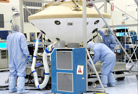 　NASAの危険搭載貨物修理施設で実施された熱シールドの展開試験。
