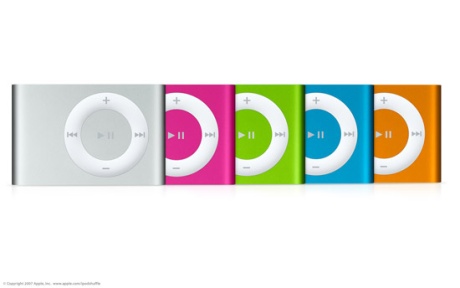 　Appleは米国時間1月30日、同社最小デジタル音楽プレーヤー「iPod shuffle」に新色を追加した。新色は、すでに発売中のシルバーカラーに加え、ピンク、グリーン、ブルー、オレンジが用意される。容量は1Gバイト。