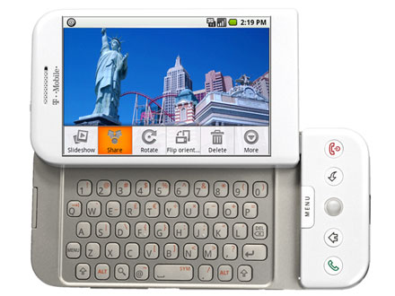 　T-Mobile G1のスライド式QWERTYキーボード。画面は「Photo Album」。