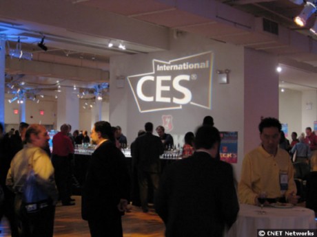 　米国時間11月13日夜、全米家電協会（Consumer Electronics Association：CEA）は、2008年1月の2008 International CESに向けて「Innovations Design and Engineering Awards」を発表した。受賞製品のほとんどは、このたび発表される新製品というよりは、ここ何カ月間か前に発表され、年末商戦の頃には店頭に並びそうなものである。ここでは受賞製品のなかから、記者の目にとまったものをご紹介する。