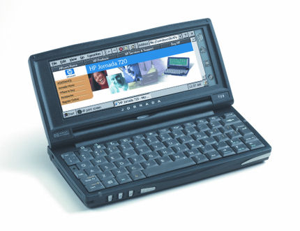 現在でも根強い人気を誇る、2000年発売のHPの「jornada720」。最大56Kbpsのモデムを内蔵しており、電話回線でネットに接続していた。