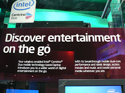 　Intel CEOであるPaul OtelliniがCESの基調講演で正式名称を明らかにした「Centrino Duo」（開発コード名：Napa）も登場。デュアルコアのCPUを利用して、外出先でも動画などのエンターテインメントコンテンツを楽しもうというメッセージだ。