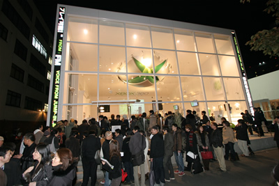 　マイクロソフトは12月9日、次世代ゲーム機「Xbox 360」の国内発売を前に、ファンイベント「Xbox 360オフ会＠Xbox 360 LOUNGE」と題したを東京青山にあるXbox 360 LOUNGEで開催した。ここでは、イベントの様子を写真で紹介する。