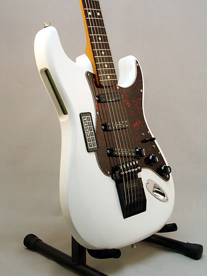 SkinnはもともとGibsonのLes Paul用に開発したPerformerを、Fenderの「Stratocaster」や「Telecaster」にも対応させた。