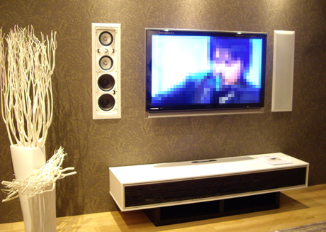 壁掛けテレビの影響か、埋め込み型スピーカーの展示も数多く見受けられた。写真はアメリカのホームシアターブランド「SpeakerCraft」の埋め込み型スピーカー。