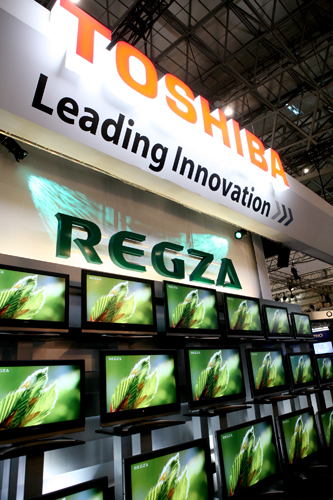 今春より新ブランドとして登場した東芝の薄型テレビ「REGZA」シリーズ。フルHDモデル、HDD内蔵モデルなど、バラエティに富んだラインアップを誇る。