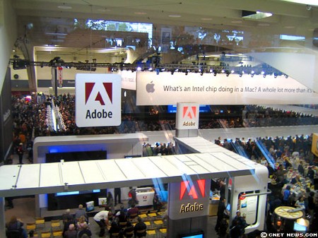 　展示会場には大勢のAppleファンや、IT業界関係者が集まっている。
