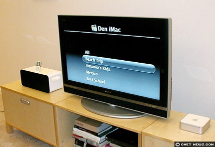 　Apple Computerは米国時間2月28日、Intelプロセッサ搭載の「Mac mini」や、「iPod Hi-Fi」などの新製品を発表した。同社は、発表イベントで、キッチンや書斎などに見せかけたステージを用意し、デモを行った。