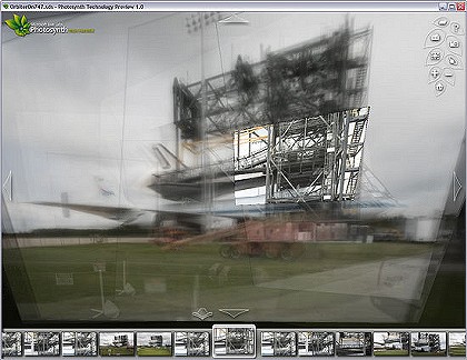 　MicrosoftがPhotosynth技術を利用して開発したビューアで、宇宙センターの3D画像を閲覧できる。ズームインによる拡大や、シャトルの耐熱タイルの高解像度表示などが可能で、ズームアウトしてケープカナベラルを展望することもできる。Photosynth技術がデジタル写真を自動的に組み合わせて、任意のアングルからの画像を表示する。