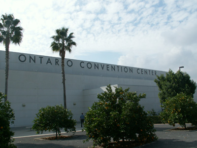 　ポッドキャスティング及びオーディオ・ビデオコンテンツ業界のためのイベント「PORTABLE MEDIA EXPO」が、2005年11月11日〜12日、米国カリフォルニアのオンタリオで開催された。その様子をフォトレポートでお伝えする。写真はオンタリオコンベンションセンター外観。