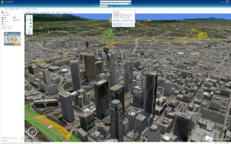 　Virtual Earth 3Dでは、高精細な都市景観に、交通情報など既存のオンライン地図サービスを反映させることができる。画面ショットの中に見える色の付いたラインは、ロサンゼルスの高速道路を示しており、渋滞状況が一目でわかるようになっている。