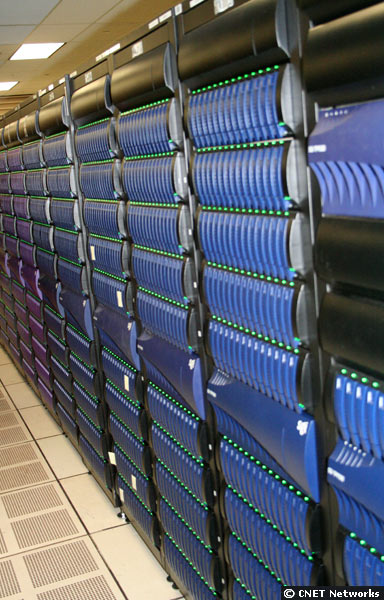 　NASAエイムス研究センターにあるスーパーコンピュータは、毎秒61兆の演算を実行可能な世界で4番目に強力なコンピュータである。同コンピュータは、宇宙船開発以外に、ハリケーンを予想したり、ブラックホールの結合を予測したりに使われる。