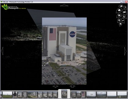 　Microsoftのソフトウェア開発者や写真ファンがケネディ宇宙センターを訪れ、スペースシャトル、発射台、組立工場など、一眼レフ（SLR）のデジタルカメラを手に何千枚もの写真を撮影した。あるソフトウェア開発者にいたっては、NASAのヘリコプターに搭乗して宇宙センターを上空から撮影した。