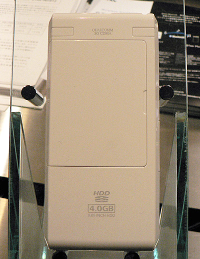 　HDDは0.85インチの東芝製のものを採用した。写真で「HDD 4.0GB」と書かれている電池下部分にHDDが内蔵されている。