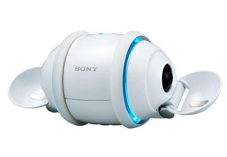 こちらはソニーのオーディオプレーヤー「Rolly」。発売前には「iPodキラー」とのうわさもささやかれていたこの製品だが、実際のところはAIBOの技術の延長線上にある「音楽ロボット」に近い製品だった。