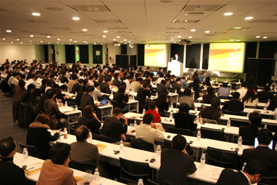　シーネットネットワークスジャパンは11月18日、検索サービスにフォーカスをあてたカンファレンス「CNET Japan Innovation Conference 2005 Autumn　次世代ウェブの検索サービスを探る」を開催した。ここでは当日の講演や展示の模様を写真で紹介する。