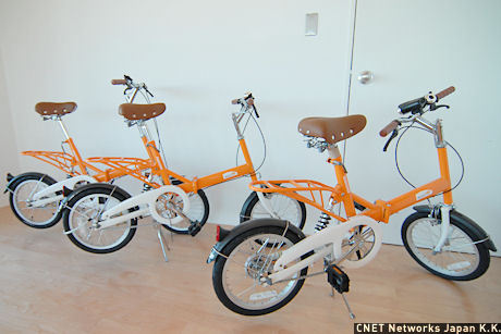 非常にレアな「mixi自転車」。これは上場記念に作られたもので、世界に数十台しかないという。