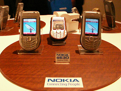 　ボーダフォンでは「702NK」の型番で提供されている「Nokia 6630」。オフィスドキュメントの閲覧が可能だ。