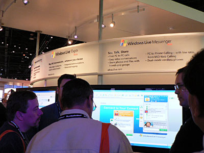 　Microsoftは2005年11月に発表したWindows Liveの各種サービスが体験できるコーナーをブース内に設置していた。