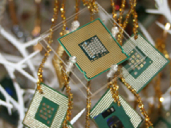 フォトレポート：金色に輝くCore2 Duoを探せ！CPU2000個を使ったクリスマスツリー登場