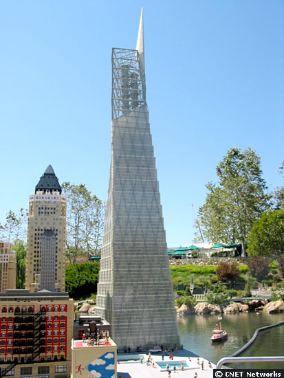 　LEGOLAND CaliforniaのMinilandでは、実在する建物のモデルを多数見ることができる。しかし、このFreedom Towerだけは、実世界に（まだ）存在しない唯一の建物だ。