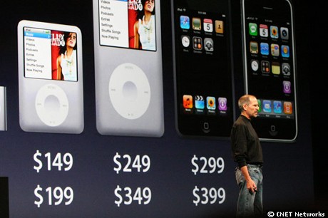 　Jobs氏は、新型iPodラインアップの価格を紹介。その後、8GバイトiPhoneが、200ドル値下げすることを明らかにした。