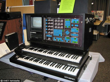 　コンピュータ制御のシンセサイザー「ConBrio 200R」。この世に存在する4台のうちの1台がこれ。カリフォルニア工科大学の学生が1980年に発明した。