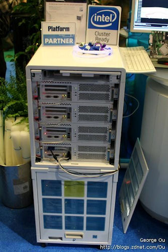 　IBM、Intel、Sun Microsystems、Super Microなどがスーパーコンピュータの主要な展示会「SC07」でそれぞれの製品を展示した。写真はHPC Systems製の「BoxClusterML」。ラックの中に「X38」ベースのシステムがクラスタ化されている。