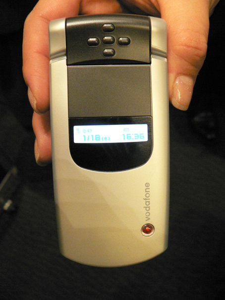 　Vodafone 904T。おサイフケータイにも対応した、最新3Gサービスにフル対応するフラッグシップモデル。