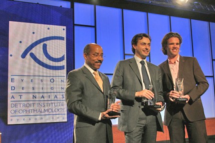 2006年度「EyesOn Design Award」を受賞したデザイナーたち。左からEd Welburn（「Chevy Camaro」）、Massimo Fumarelo（「Ferrari FXX」）、Franz Holzhausen（「Mazda Kabura」）