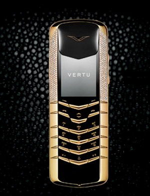 Vertu Diamond。18金のホワイトゴールド、イエローゴールド、もしくはプラチナを使ったモデルがあり、本体にはダイヤモンドがあしらわれている。価格は8万8300ドル前後。