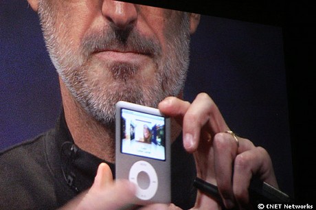 　iPod nanoに新色が加わる。これは以前からあるシルバーカラー。