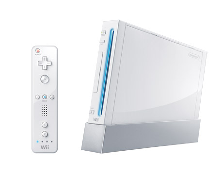 厳密には2006年末の発売ではあるが、2007年最もヒットした製品と言っても過言ではないのが任天堂の家庭用ゲーム機「Wii」。今までゲームに接していなかった世代からも支持を得たこの製品は、各小売店で売り切れ続出という状況を生み出した。
