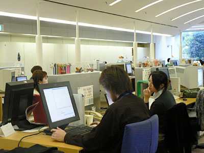 　IBMのユーザー・エクスペリエンス・デザイン・センターの様子。社員はそれぞれ机の上に自分の好きなものを置けるスペースをもつなど、創造性を高める取り組みがされている。