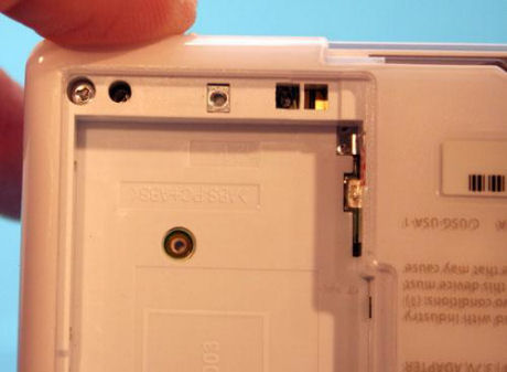　部品を固定しているネジを外してしまえば、DS Liteの分解はかなり簡単になる。