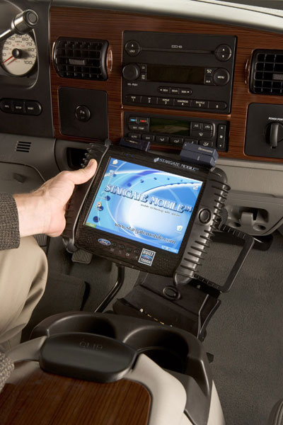 フォードが発表した「General Contractor F-250 Super Duty」ピックアップトラック用モバイルオフィスシステム。タッチスクリーン付きコンピュータ、プリンタ、無線ブロードバンドアクセス、およびGPSを搭載している。
