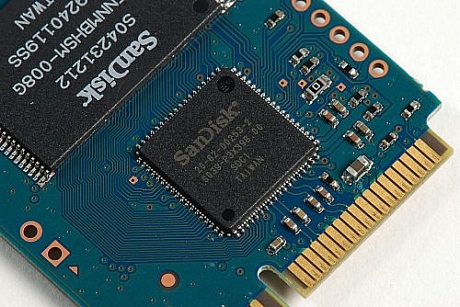 　このチップはSanDisk製SSDのコントローラで、以下の印字がある。

20-82-00253-2
S039-P3X398.00
SDC1
TAIWAN