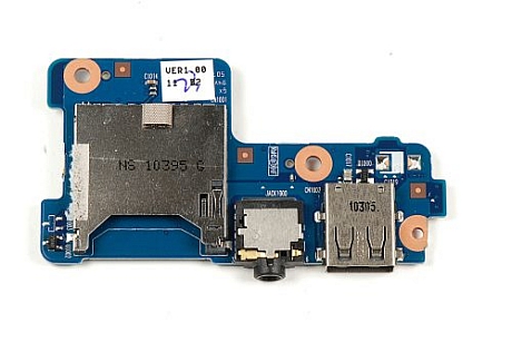　USBポートとヘッドホンジャックのPCB（裏面）。