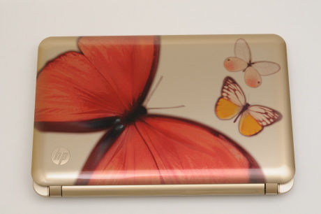 　トップカバーには蝶のデザイン。