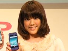 毎月24名に3Dテレビなど豪華賞品--シャープ、スマートフォン3Dコンテストを開催