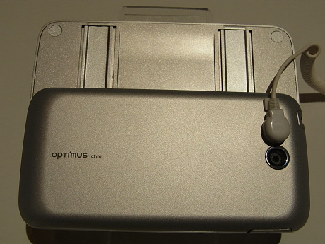 　Optimus chat L-04Cの背面。