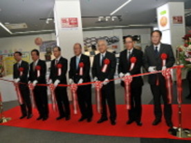 東芝、ノートPC25周年記念企画展を開催--西田会長、創業期を語る