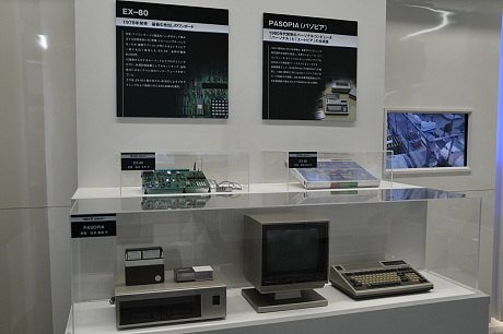 　コンピュータの歴史として8ビット機の元祖も展示された。