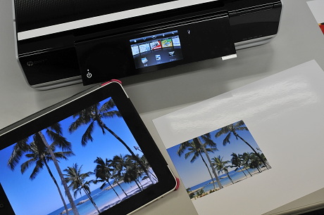 　フォトペーパーを使えば写真画質で印字も可能だが、A4の紙を入れても写真の印字サイズは小さいまま。